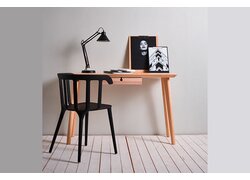 ATLANTIS Design Prägevlies, Schreibtisch mit Stuhl vor weißer Wand