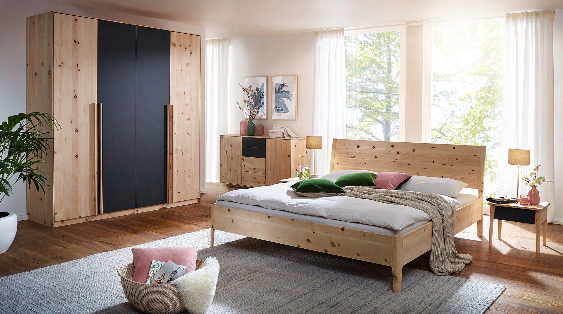 die holzschmiede® MIA, ein Möbelstück aus Holz im Schlafzimmer, behandelt mit Möbelöl von Biofa. | © die holzschmiede®