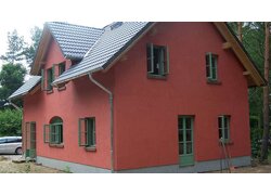 Einfamilienhaus in Bestensee, von außen, rote Fassade