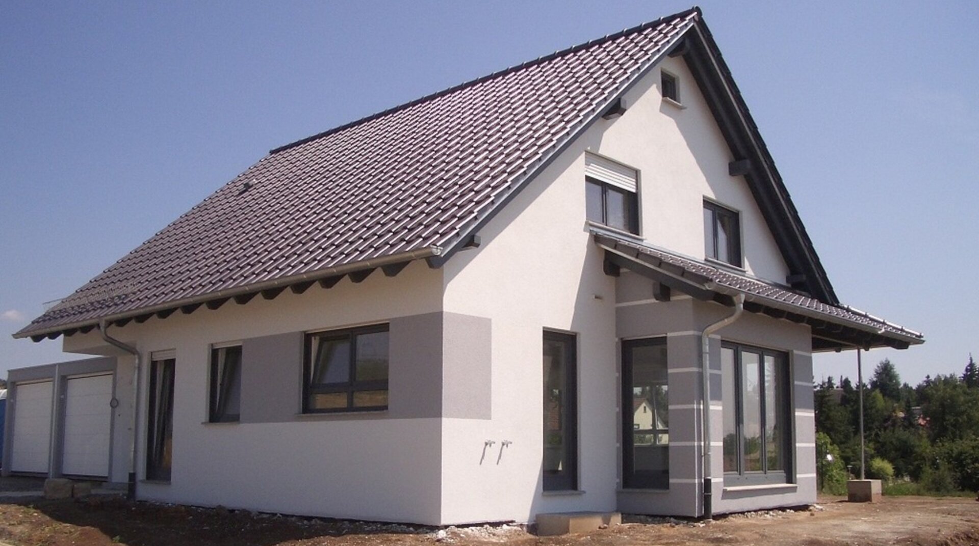 KHB-Creativ EFH Talheim, Haus von Hause, Blick auf die weiße Fassade und das graue Dach