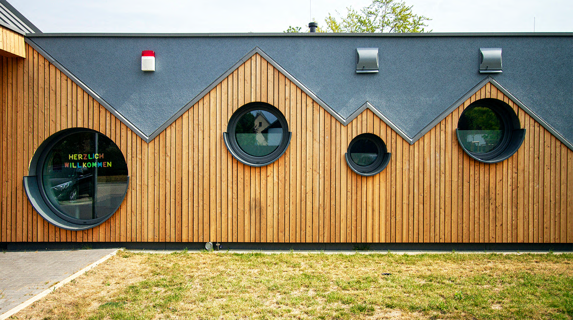 Kindergartengebäude mit Teilen von Th.Zink
